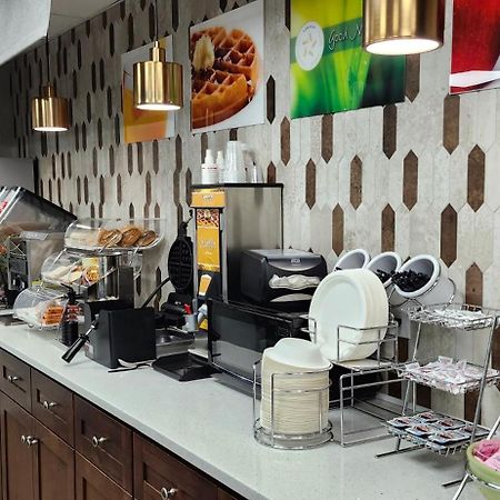 Quality Inn North Yellow Tavern Bagian luar foto