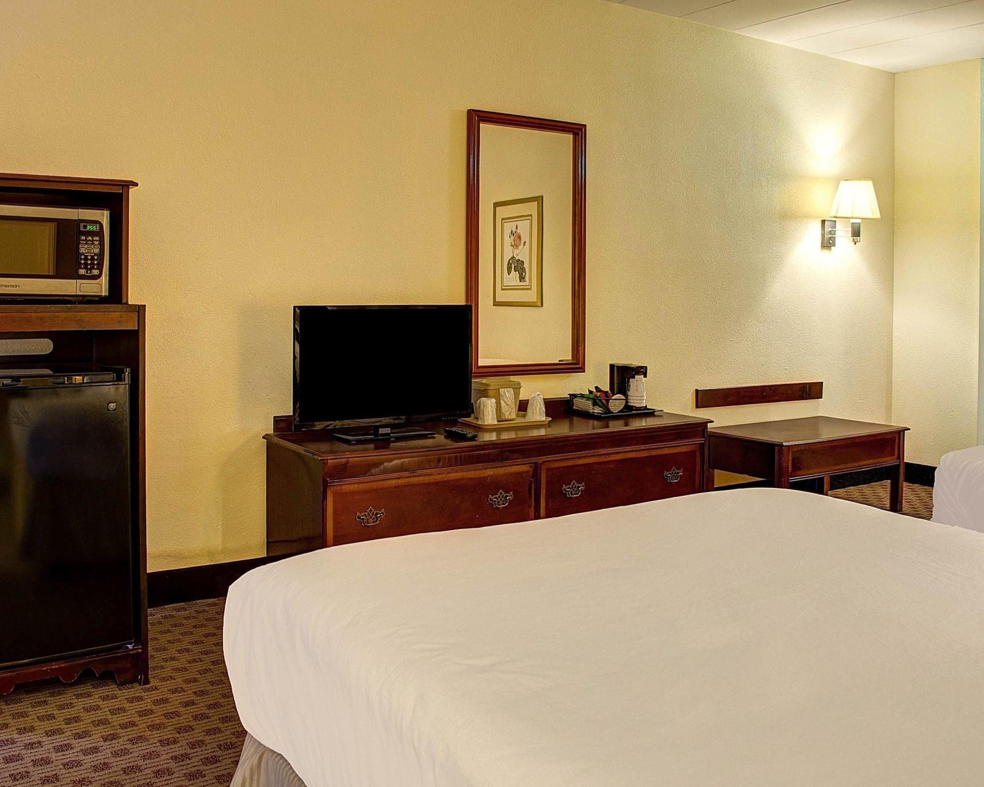 Quality Inn North Yellow Tavern Bagian luar foto