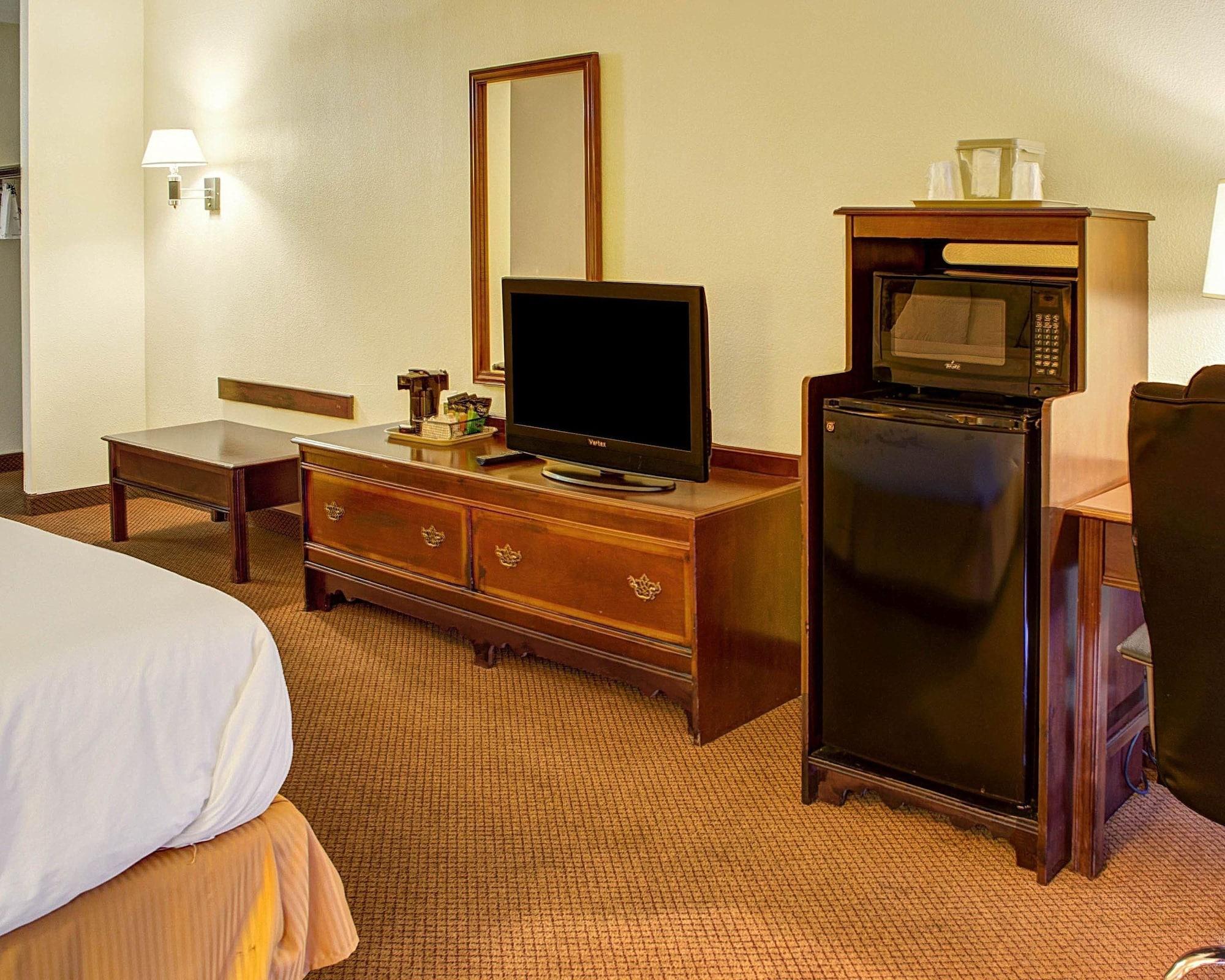 Quality Inn North Yellow Tavern Bagian luar foto