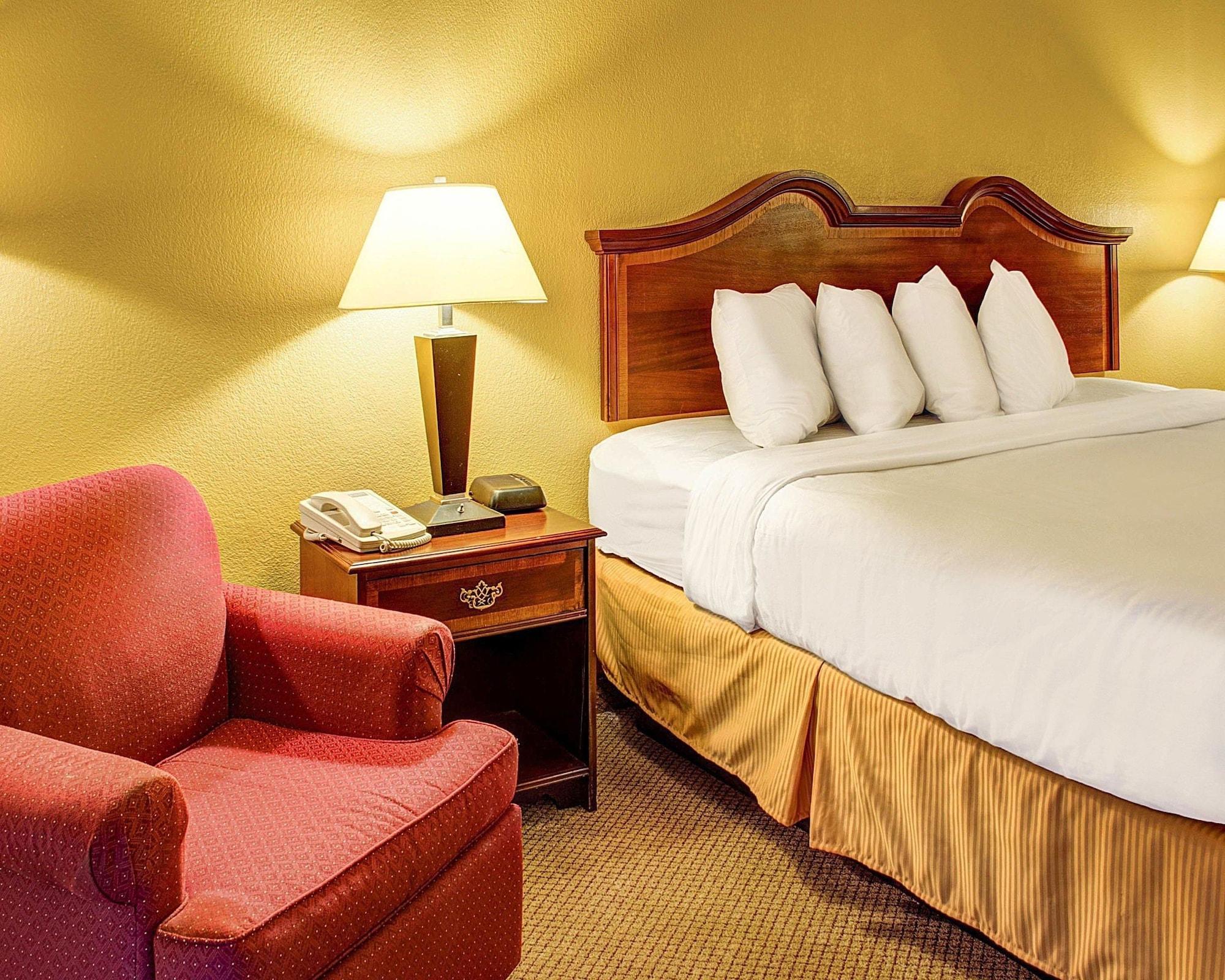 Quality Inn North Yellow Tavern Bagian luar foto