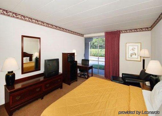 Quality Inn North Yellow Tavern Ruang foto