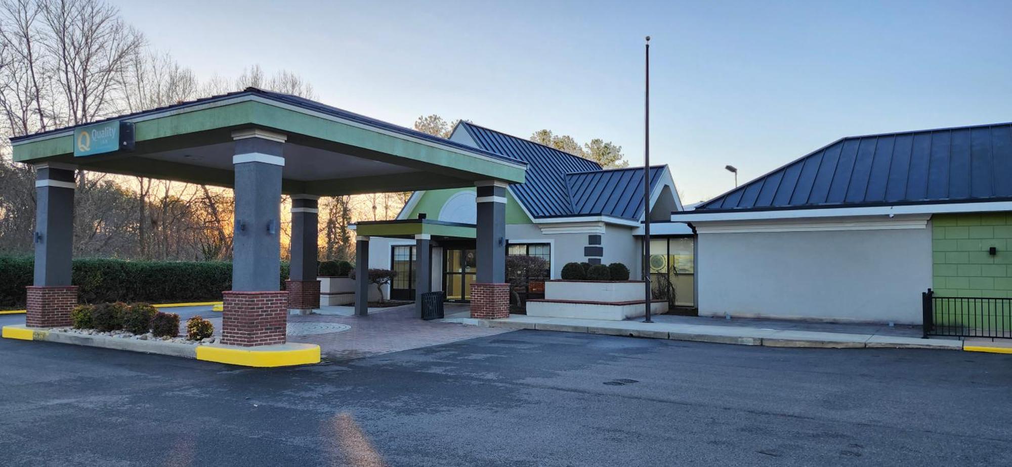 Quality Inn North Yellow Tavern Bagian luar foto