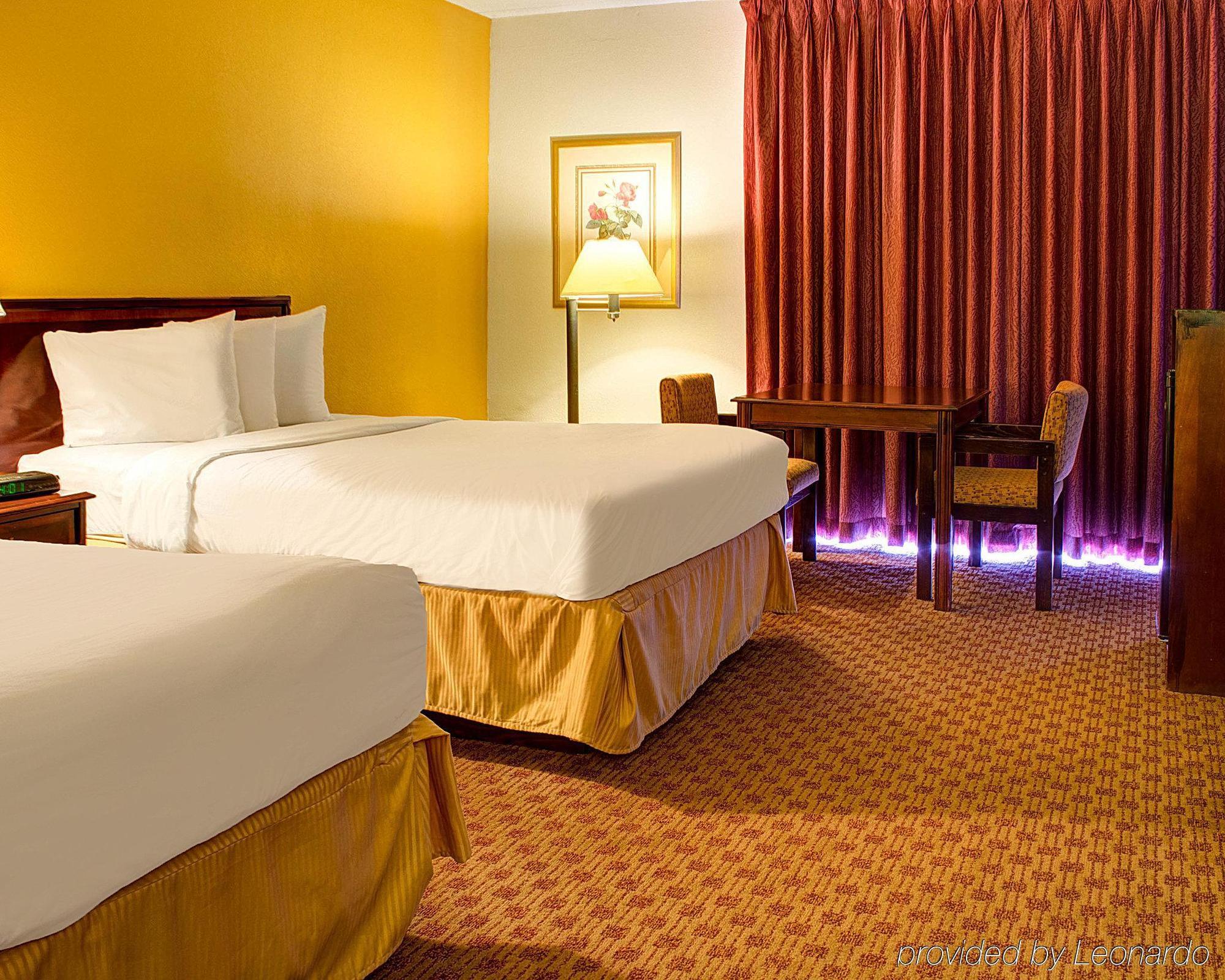 Quality Inn North Yellow Tavern Bagian luar foto