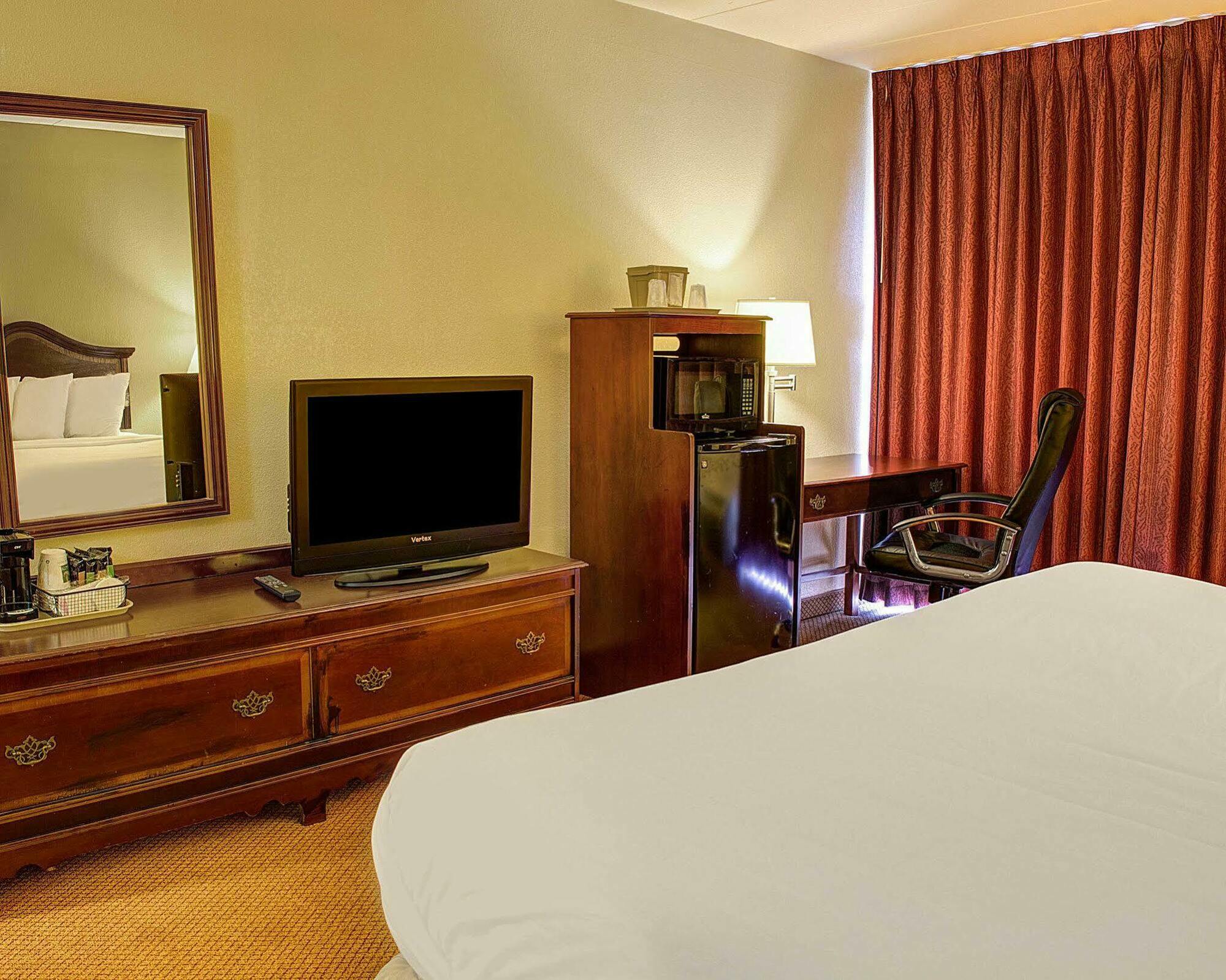 Quality Inn North Yellow Tavern Bagian luar foto