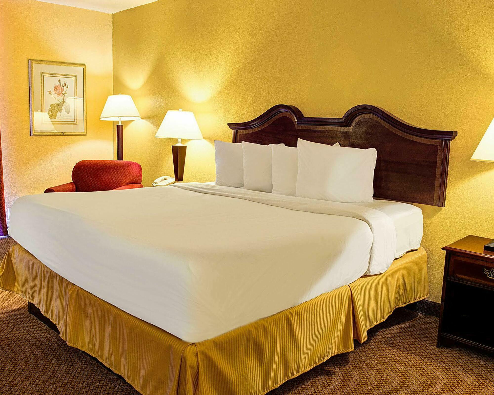 Quality Inn North Yellow Tavern Bagian luar foto